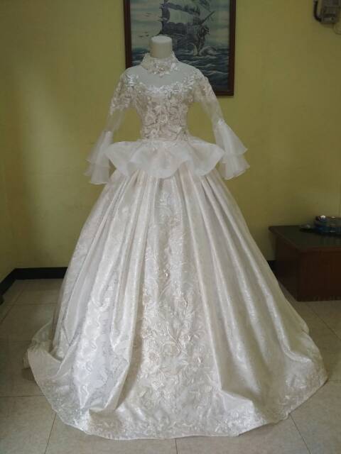 Gaun pengantin ekor / gaun preweding