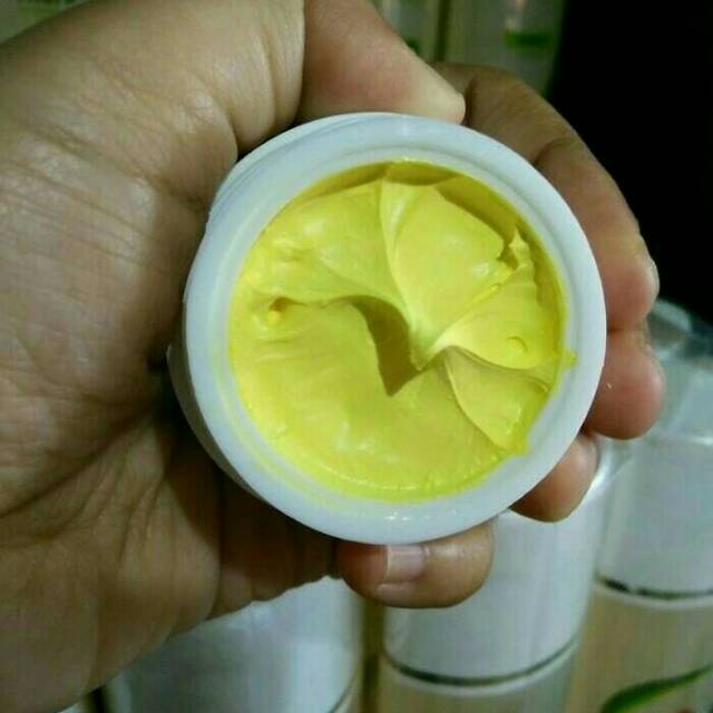 DAILY GLOW SPF 50/Cream Siang Spf 50 Kuning