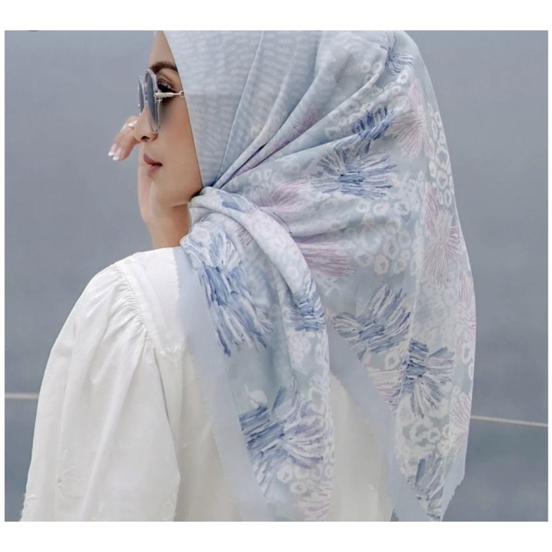 preloved buttonscarves Les Amities baby blue like new