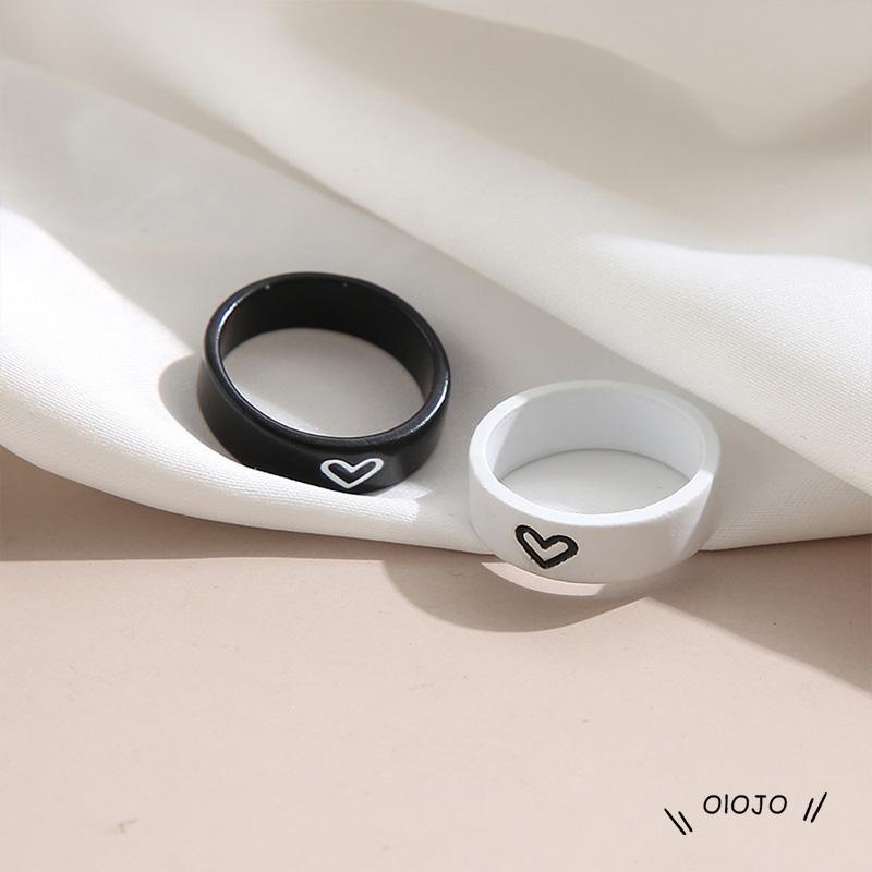 【COD】2pcs / Set Cincin Desain Hati Warna Hitam Dan Putih Gaya Korea Untuk Wanita