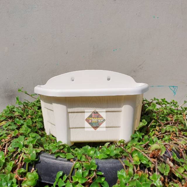 pot bunga tanaman dinding high way putih 26cm