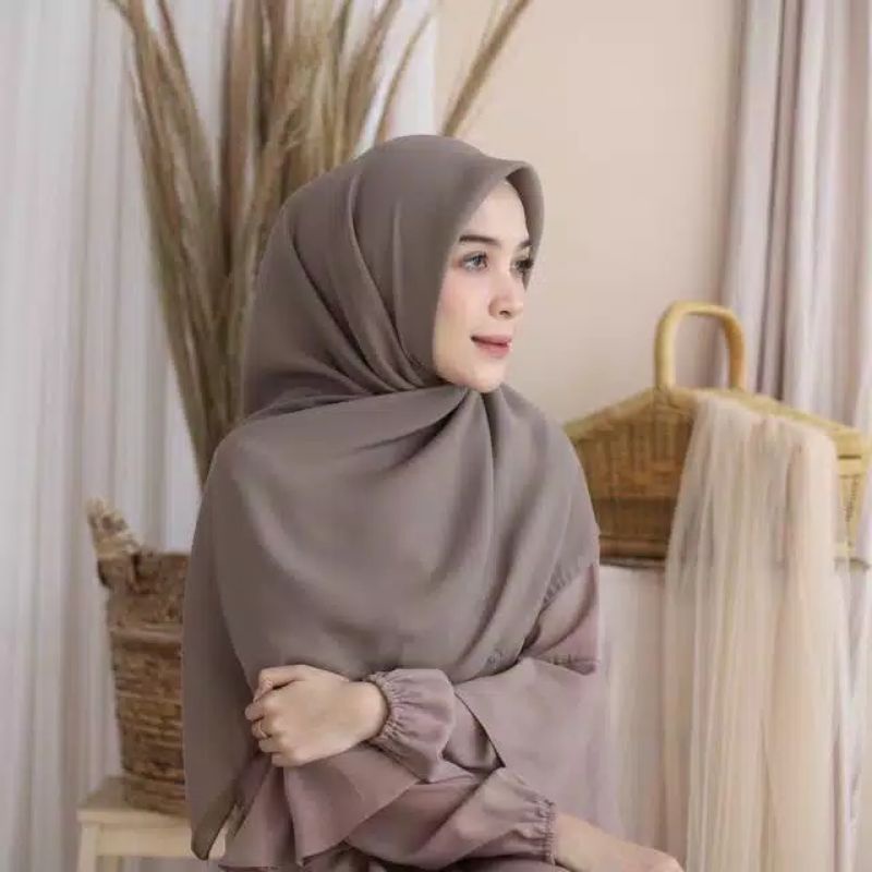 DS/BELLA SQUARE/HIJAB SEGIEMPAT/ POLYCOTTON PREMIUM/MURAH-Parafucino