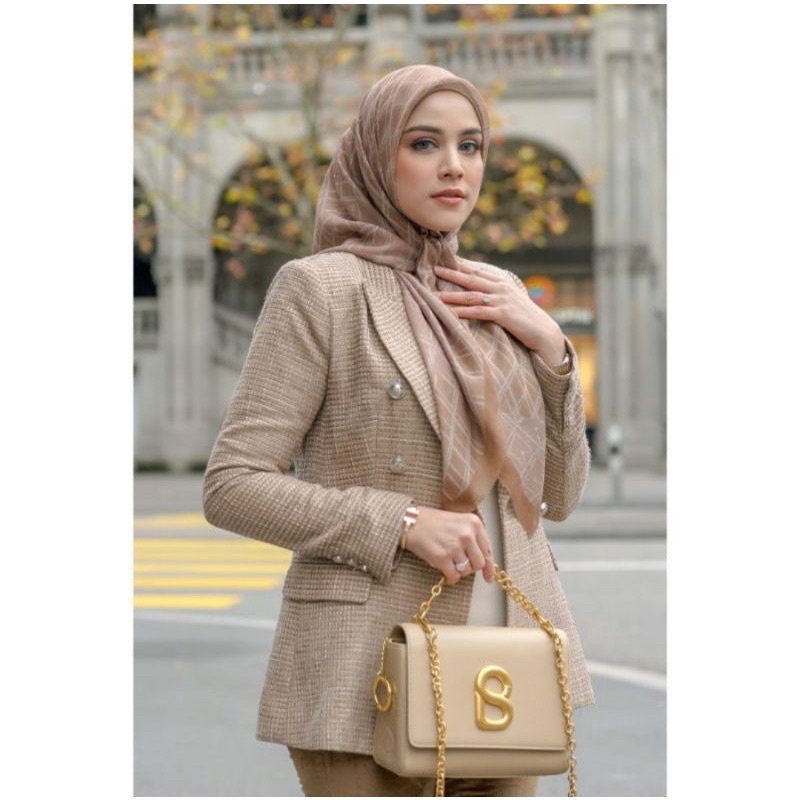 New Buttonscarves Louvre Extended Iced Coffee