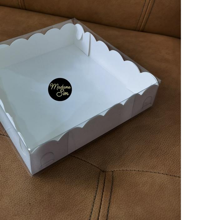 

✽ BOX MIKA PUTIH - DUS KUE - KOTAK - KARDUS 20.5 x 20.5 x 4.5 CM (ISI : 10 PCS) ℮