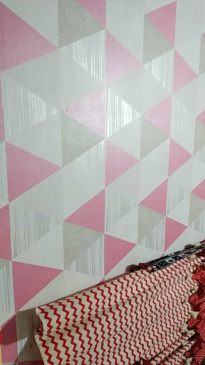 Wallpaper Sticker Segitiga Pink Abu