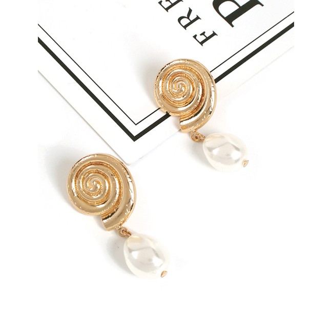 LRC Anting Tusuk Fashion Gold Alloy Pearl Stud Earrings F57580