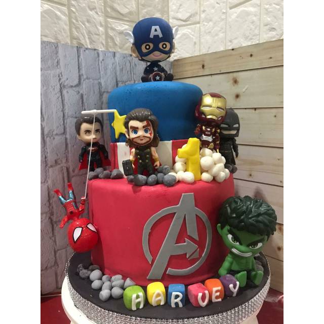 

Birthday cake Avenger (belum termasuk mainan)