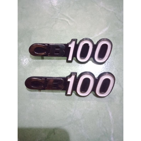 Emblem kanan kiri tutup aki accu emblem tepong Honda CB 100 cb100 original nos