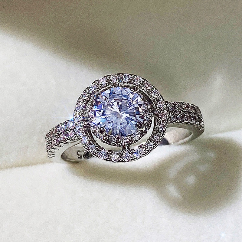 Cincin Bentuk Bulat Aksen Cubic Zirconia Untuk Wanita