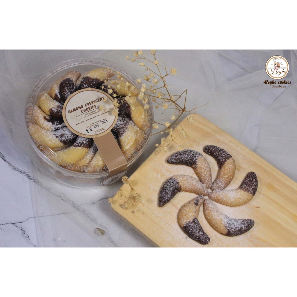 

Almond crescent cookies 450gram