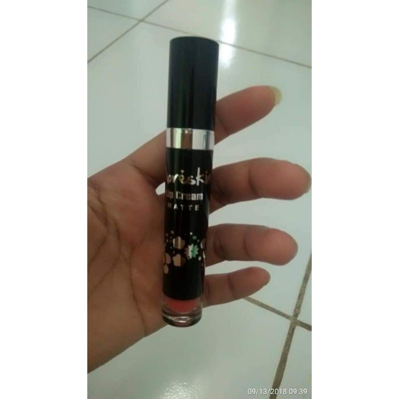 Moreskin lip cream nasa