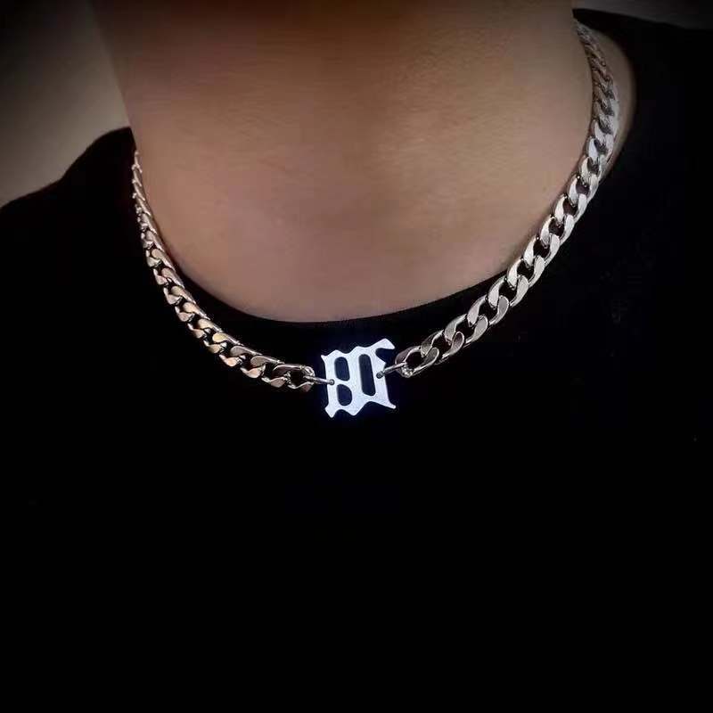 Eropa dan Amerika gaya hip hop keren desain huruf baja titanium kalung vintage Kuba kalung sederhana