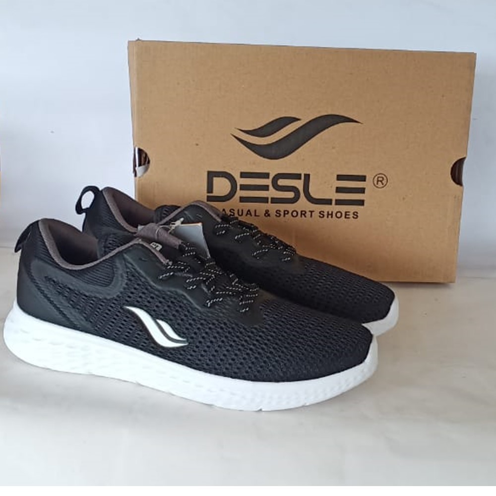 Sepatu Sneakers Pria Desle Tom Charles Hitam