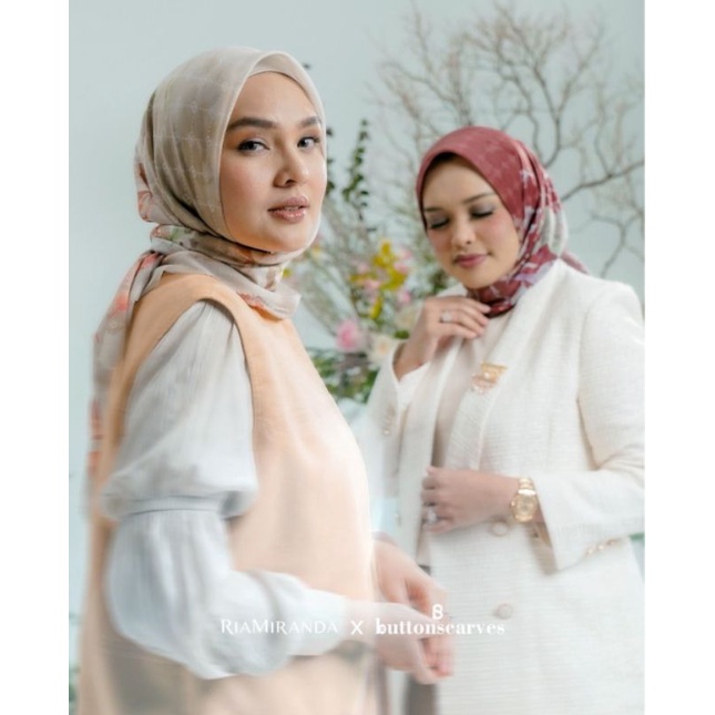 Buttonscarves x Ria Miranda The xanandu