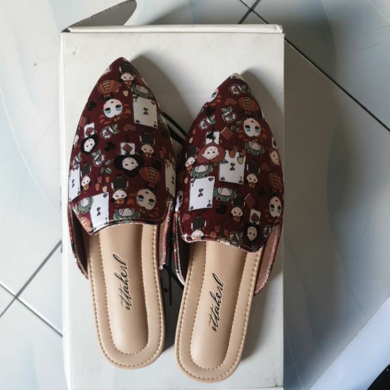 Ittaherl Alice red queen 37