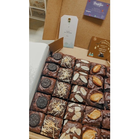 

brownies 20x20 isi 25 topping full!
