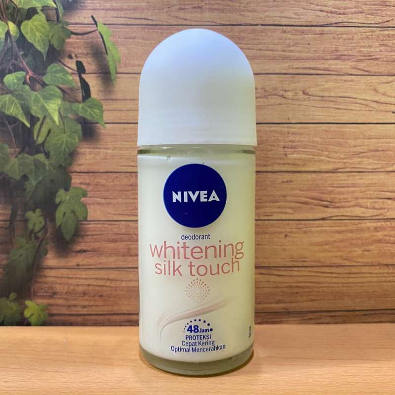 NIVEA Personal Deodorant Whitening Silk Touch Roll On 25 ml / 50 ml