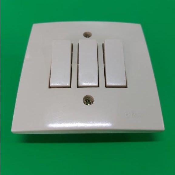 Saklar Triple Inbow Broco Saklar Inbow Broco triple Saklar Triple Broco