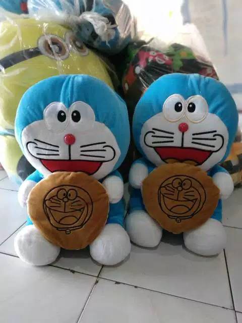 Boneka doraemon dorayaki size:XL