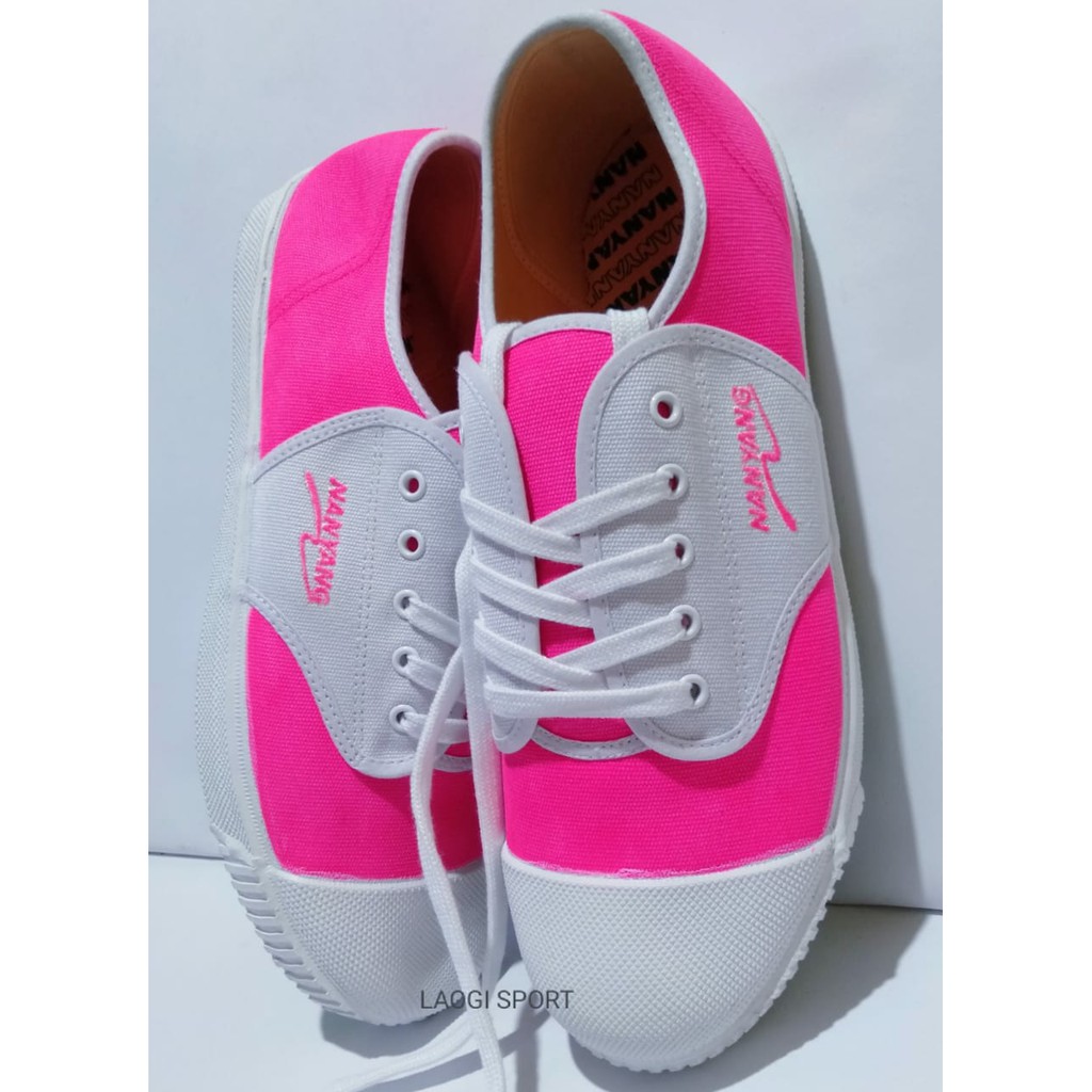 Sepatu takraw nanyang motif ping putih