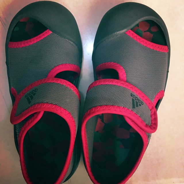 Sepatu adidas ori