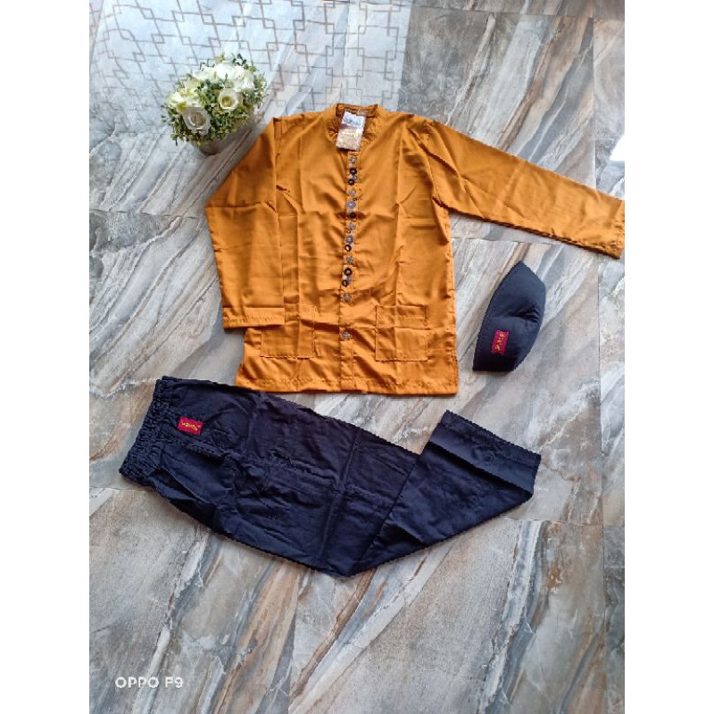 Koko Anak Dannis size 11 D Button kuning