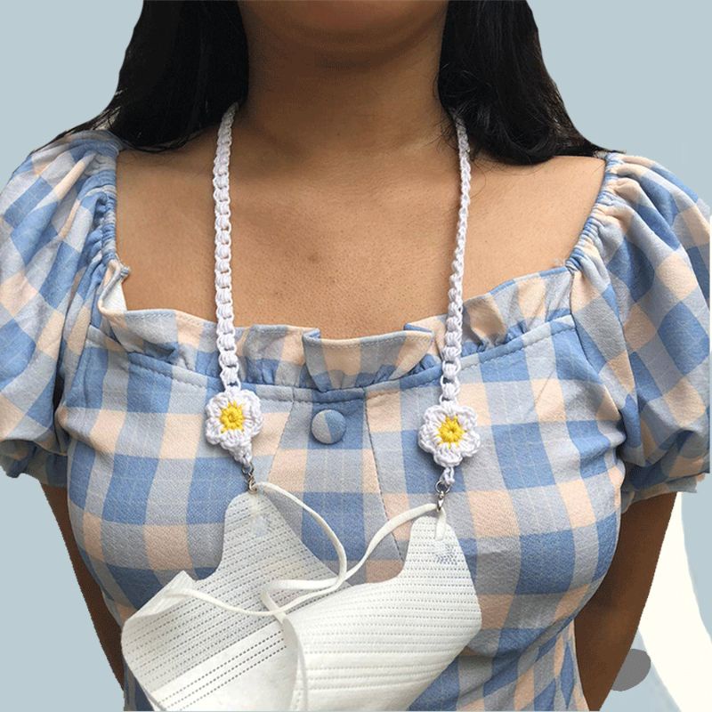 Soiree Strap Masker Rajut Bunga