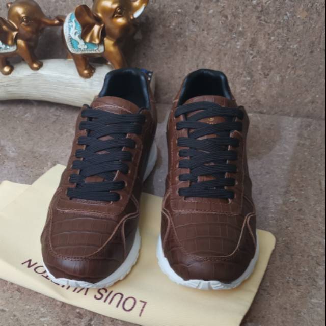 Sepatu lv sneaker mirror quality lou is vuitton pria