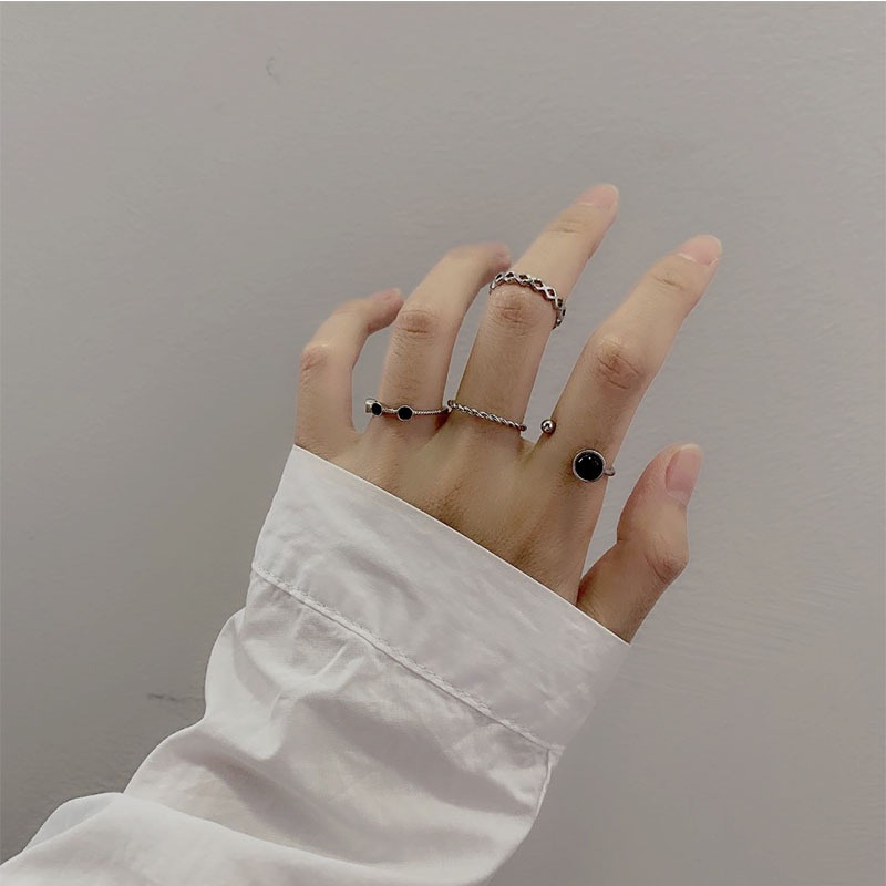 Set Cincin Aneka Bentuk Warna Hitam Untuk Wanita