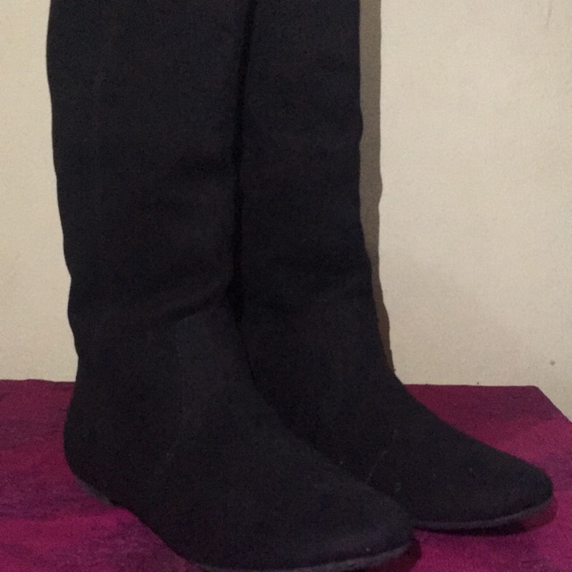 Sepatu boots panjang wanita