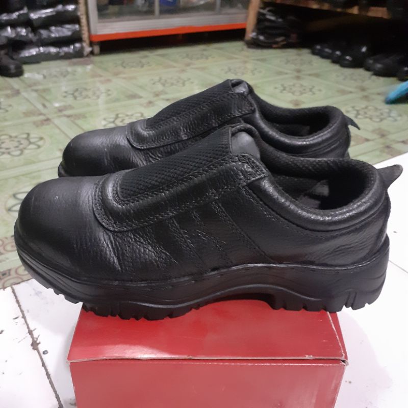 SEPATU SAPETY DR OSHA UJUNG BESI