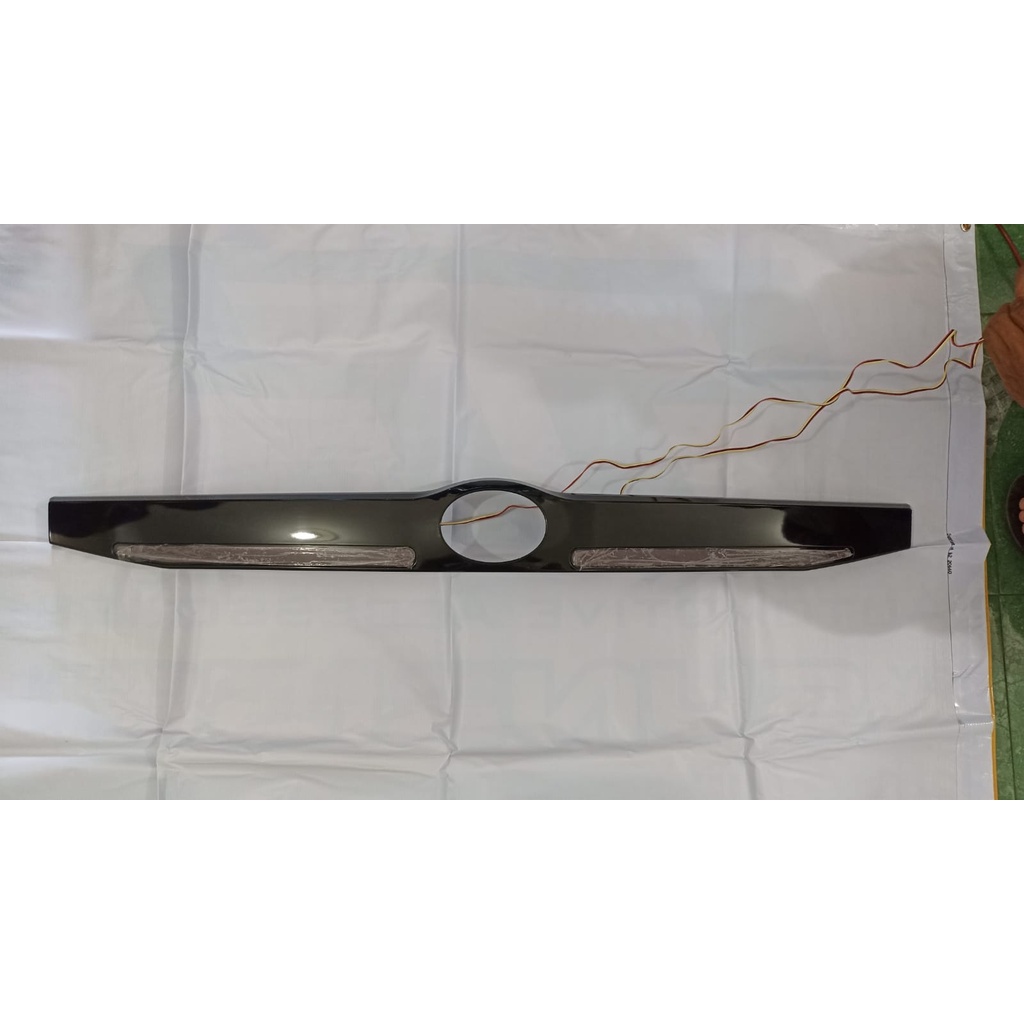 TRUNKLID CALYA+LAMPU HITAM