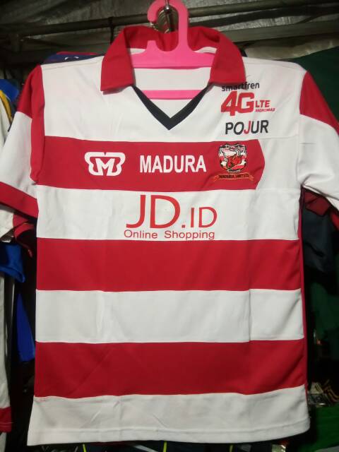 Jersey Madura United Liga 1 Gojek 2017 Home Merah Putih GO Retro Lokal