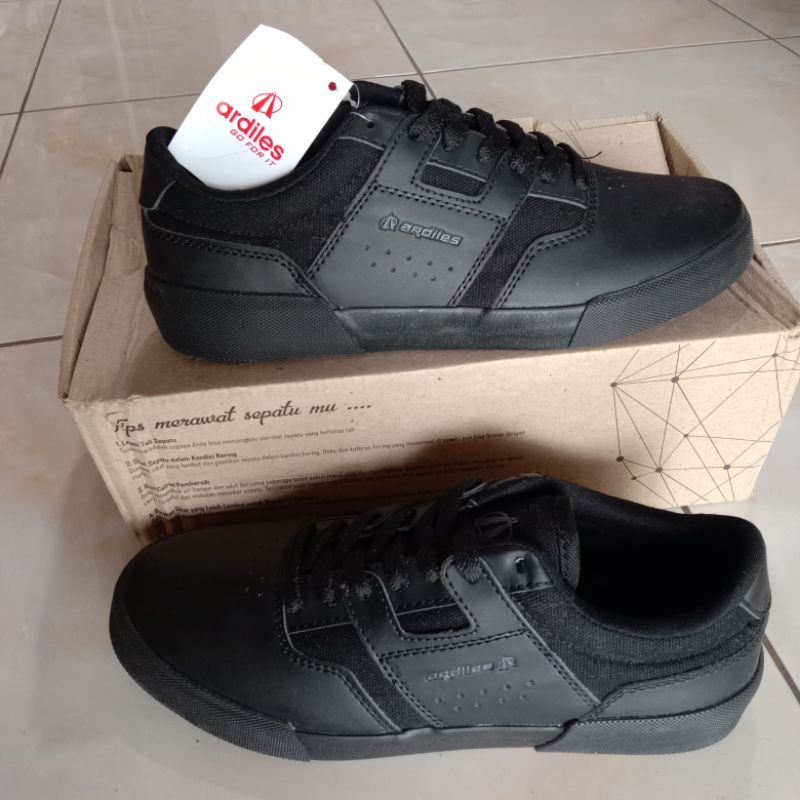 [CUCI GUDANG] SEPATU SEKOLAH SMP/SMA ARDILLES HITAM TALI