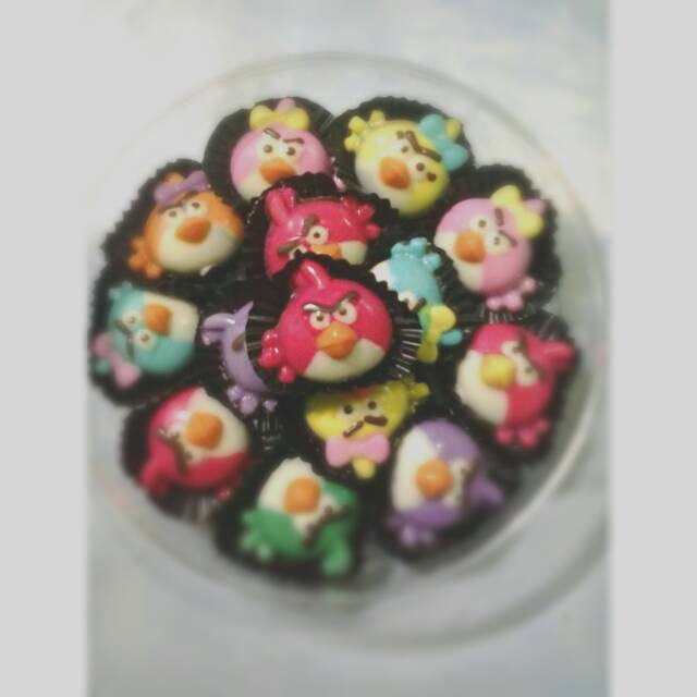 

Coklat praline karaktet anggri bird