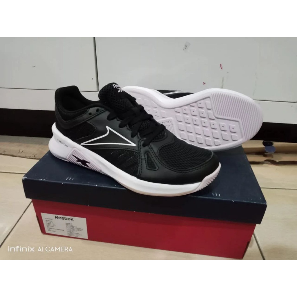 sepatu original brand reebok pria