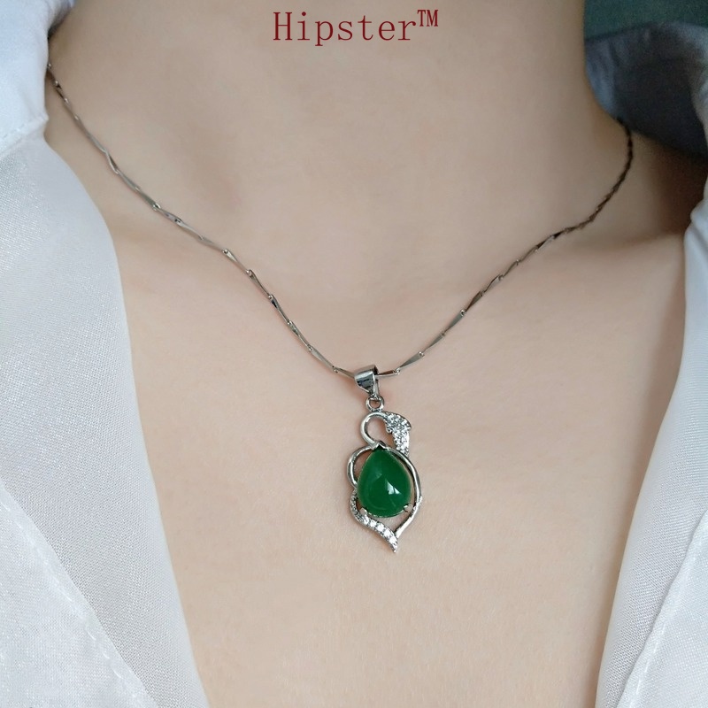 Retro Exquisite Fashion Natural Emerald Pendant Temperament White Gold Color Clavicle Chain