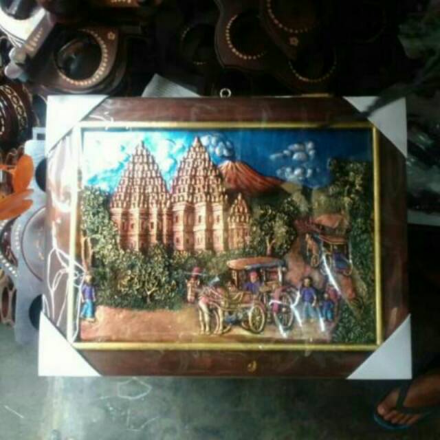 LUKISAN TIMBUL 3D RELIEF GAMBAR ANDONG KERETA KUDA BACKGROUND PEMANDANGAN CANDI PRAMBANAN