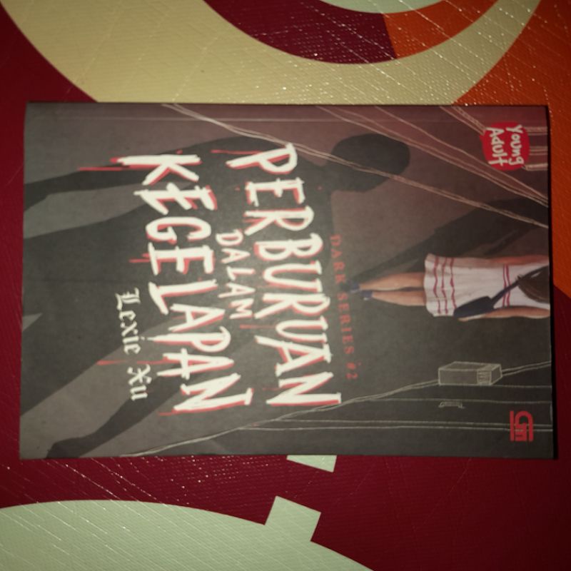 dark series #2 perburuan dalam kegelapan lexie xu preloved