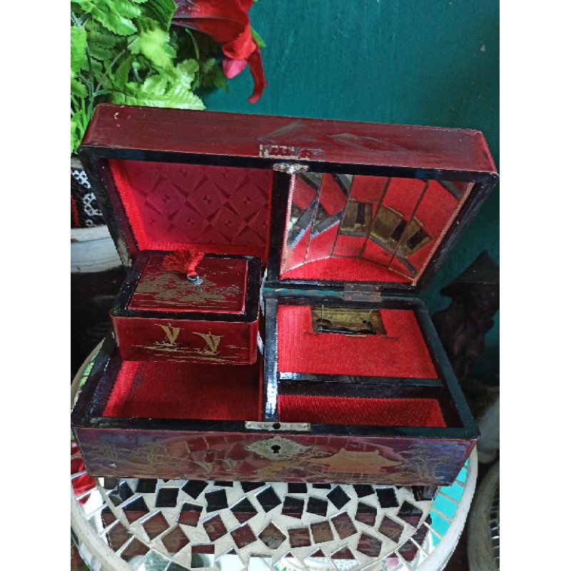 kotak kayu perhiasan antik dari jepang. kuno. lawas. vintage