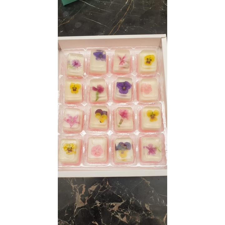 

Mini Edible Flower Jelly