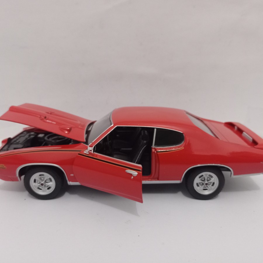 Diecast Pontiac GTO 1969 Welly 1:24 miniatur mobil sport klasik pajangan murah