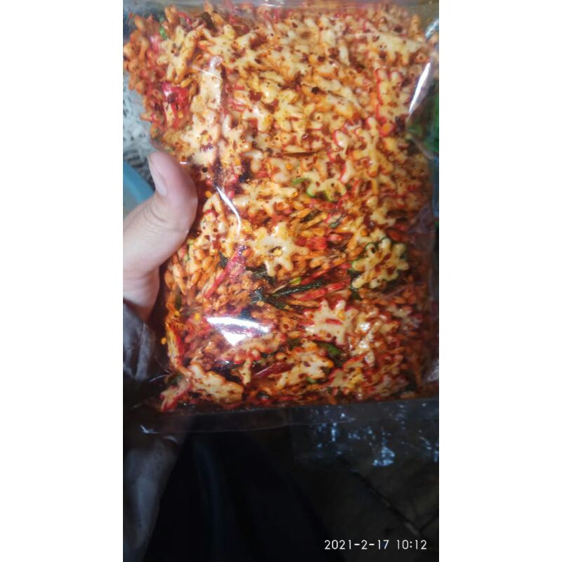 

Kerupuk Seblak Bintang Pedas Daun Jeruk 500g