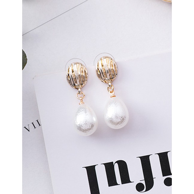 LRC Anting Tusuk Sweet White Pearls Decorated Simple Earrings F22002