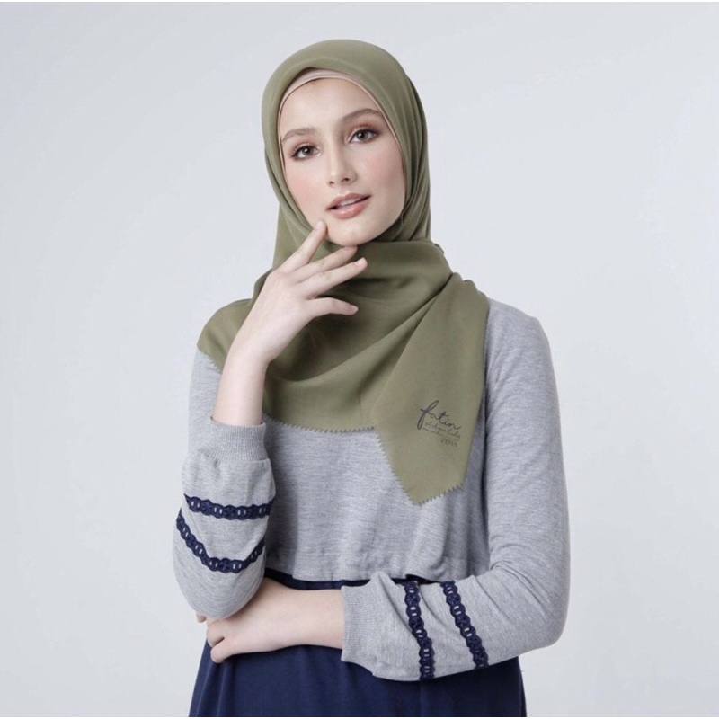 Preloved ZOYA scarf zigzag Fatin for zoya collection - Green Army