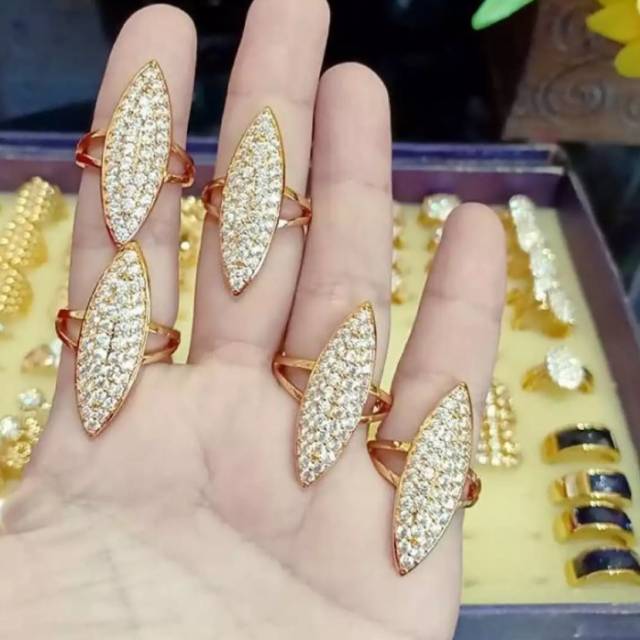 Cincin elisabet panjang lebar permata gold 18k