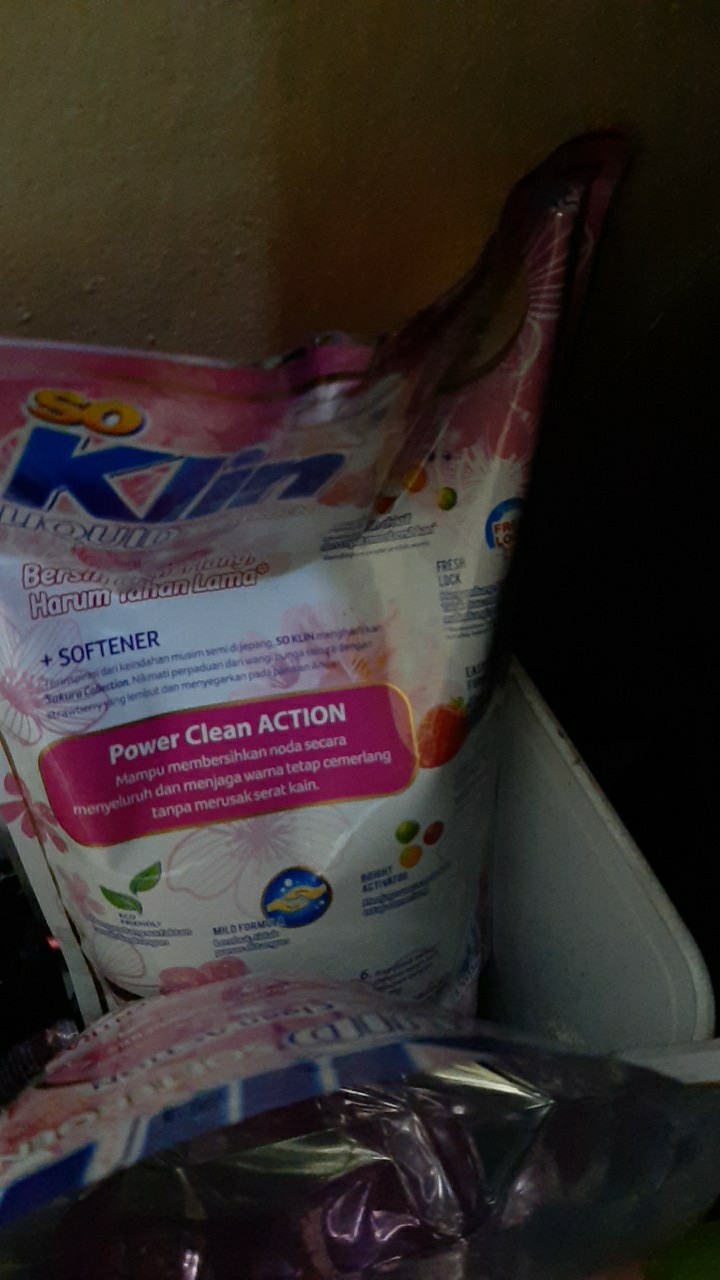 So Klin Liquid Deterjent Softerjent Soft Sakura 750ml / Soklin Deterjen Cair Pouch