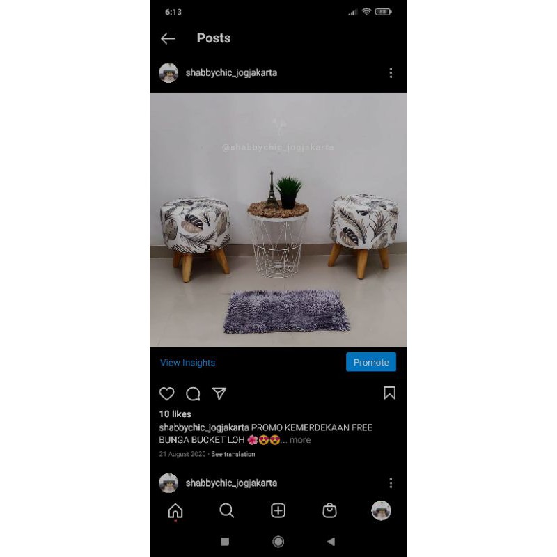 satu set dua kursi dua meja