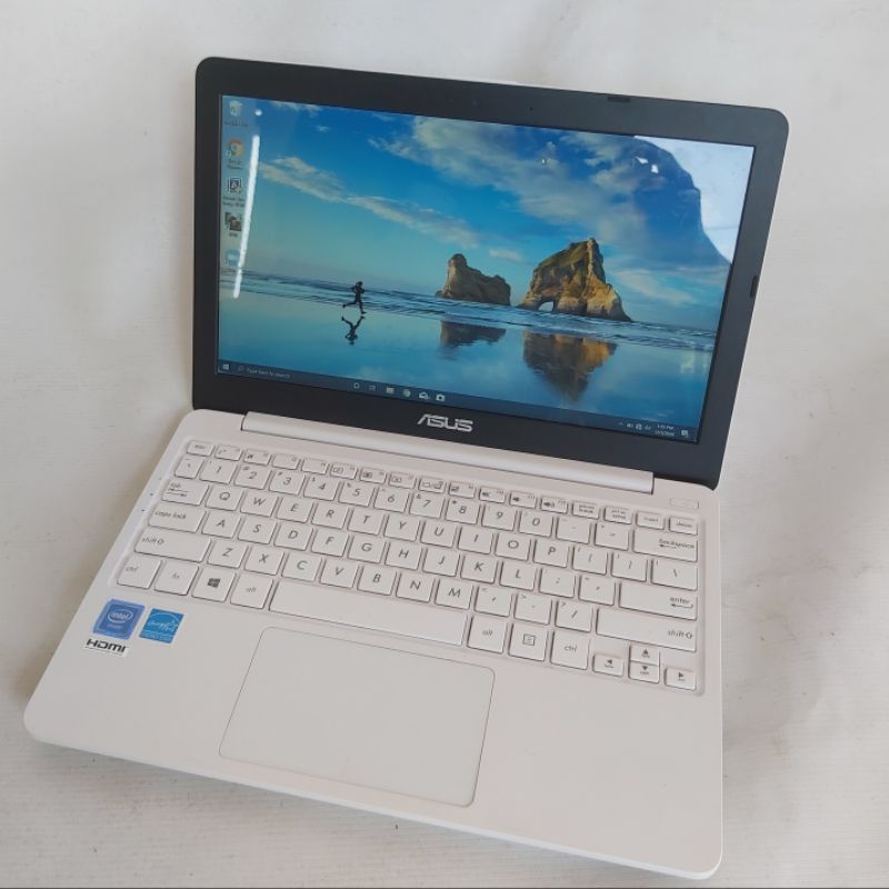 Laptop Asus Vivobook E203 Mah Ram 4GB Second