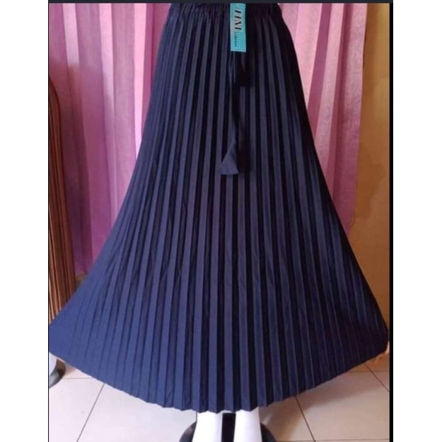 rok plisket rample besar warna navy